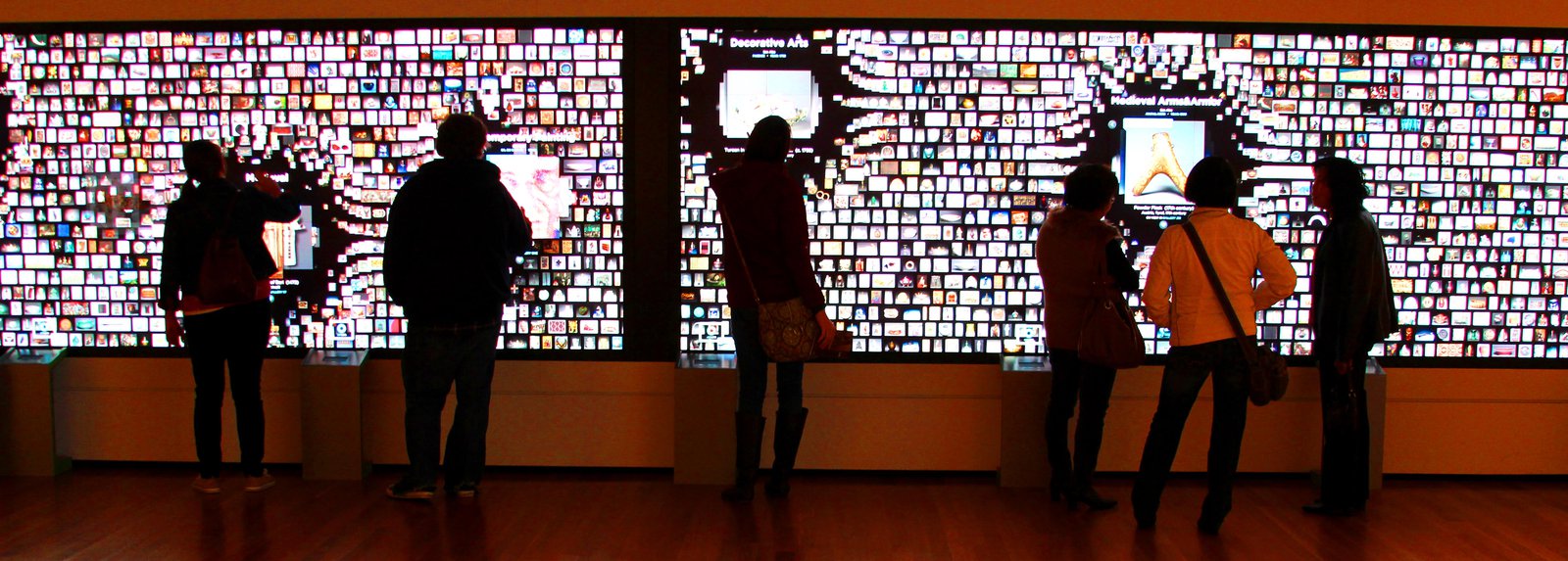 (c)ThomSheridan_ClevelandMuseumofArt - Interaktive video wall at Gallery One, Cleveland Museum of Art